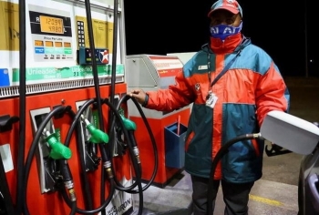 Nam Phi giảm giá xăng, tăng giá dầu diesel từ ngày 5/10