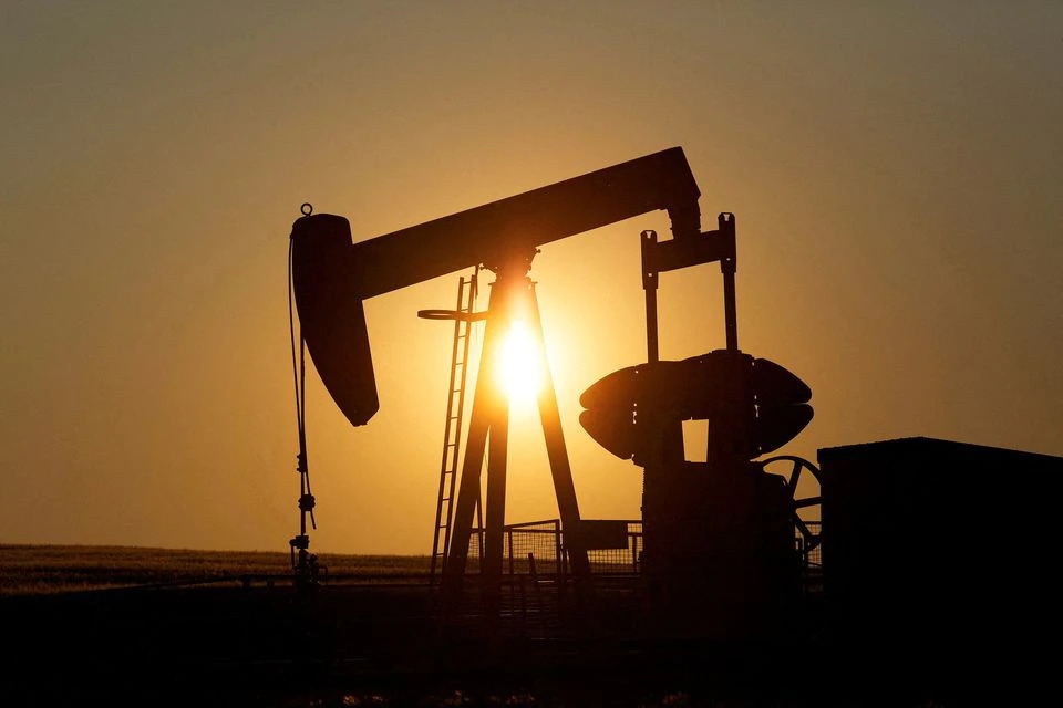 Giá dầu giảm xuống dưới 90 USD khi lo ngại suy thoái gia tăng