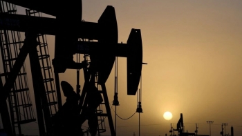Giá dầu giảm trong bối cảnh đồng đô la mạnh và các lo ngại kinh tế