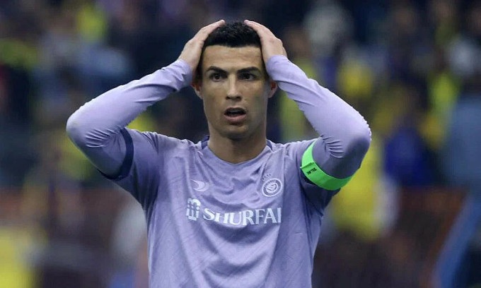 C.Ronaldo bị HLV trưởng trách móc sau trận đấu tệ hại - 1