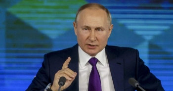 Tổng thống Putin "bật đèn xanh" đàm phán giữa lúc "nước sôi lửa bỏng"