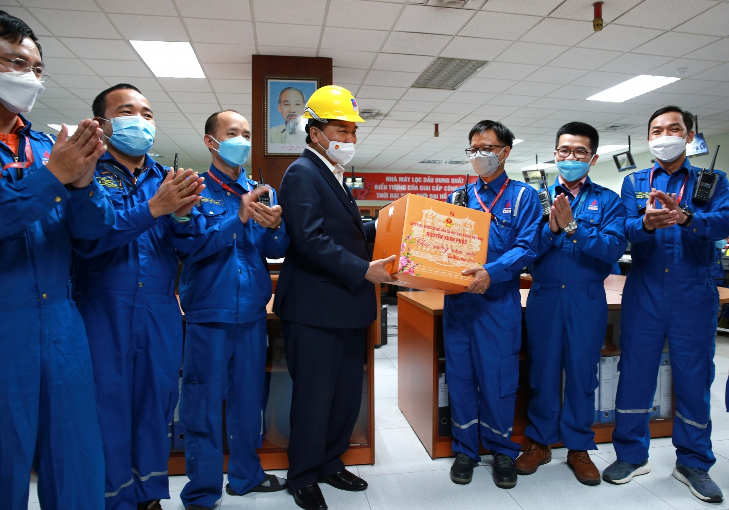 Chủ tịch nước Nguyễn Xuân Phúc thăm và làm việc tại Công ty cổ phần Lọc hóa dầu Bình Sơn