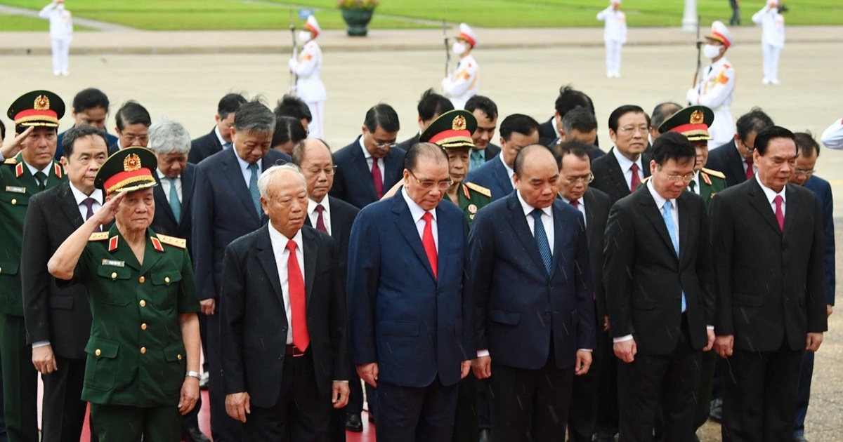 Lãnh đạo Đảng, Nhà nước đặt vòng hoa, vào Lăng viếng Chủ tịch Hồ Chí Minh