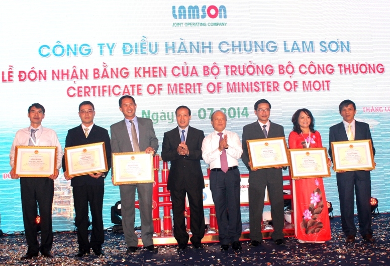 Lam Sơn JOC đón nhận Huân chương Lao động hạng Ba