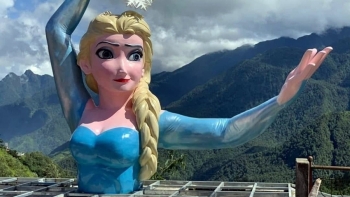 Sẽ cưỡng chế tháo dỡ bức tượng bán thân mô phỏng nhân vật hoạt hình Elsa tại Sa Pa nếu không chấp hành theo quy định