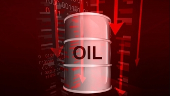 Giá dầu thô lao dốc trước dự báo đầy khó khăn của IMF