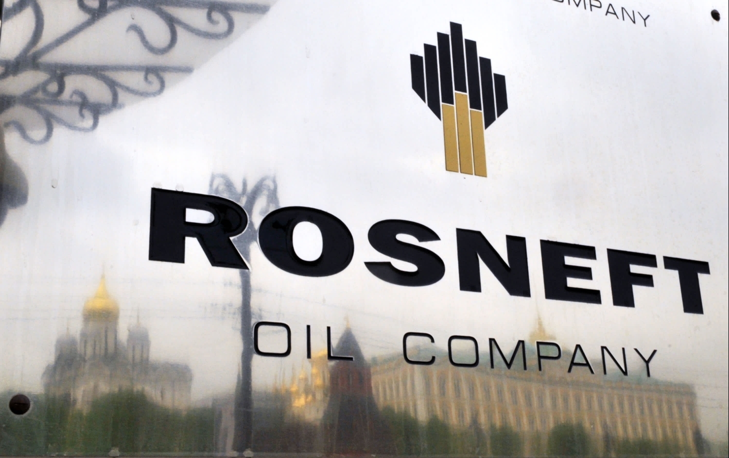 Rosneft khuyên BP trở lại Nga, hứa chia cổ tức cao hơn
