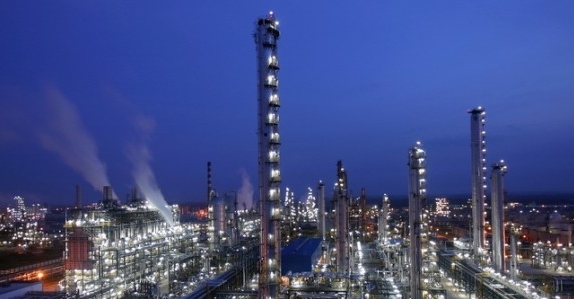 Ả Rập Xê-út xem xét giảm giá bán dầu cho khách hàng châu Á