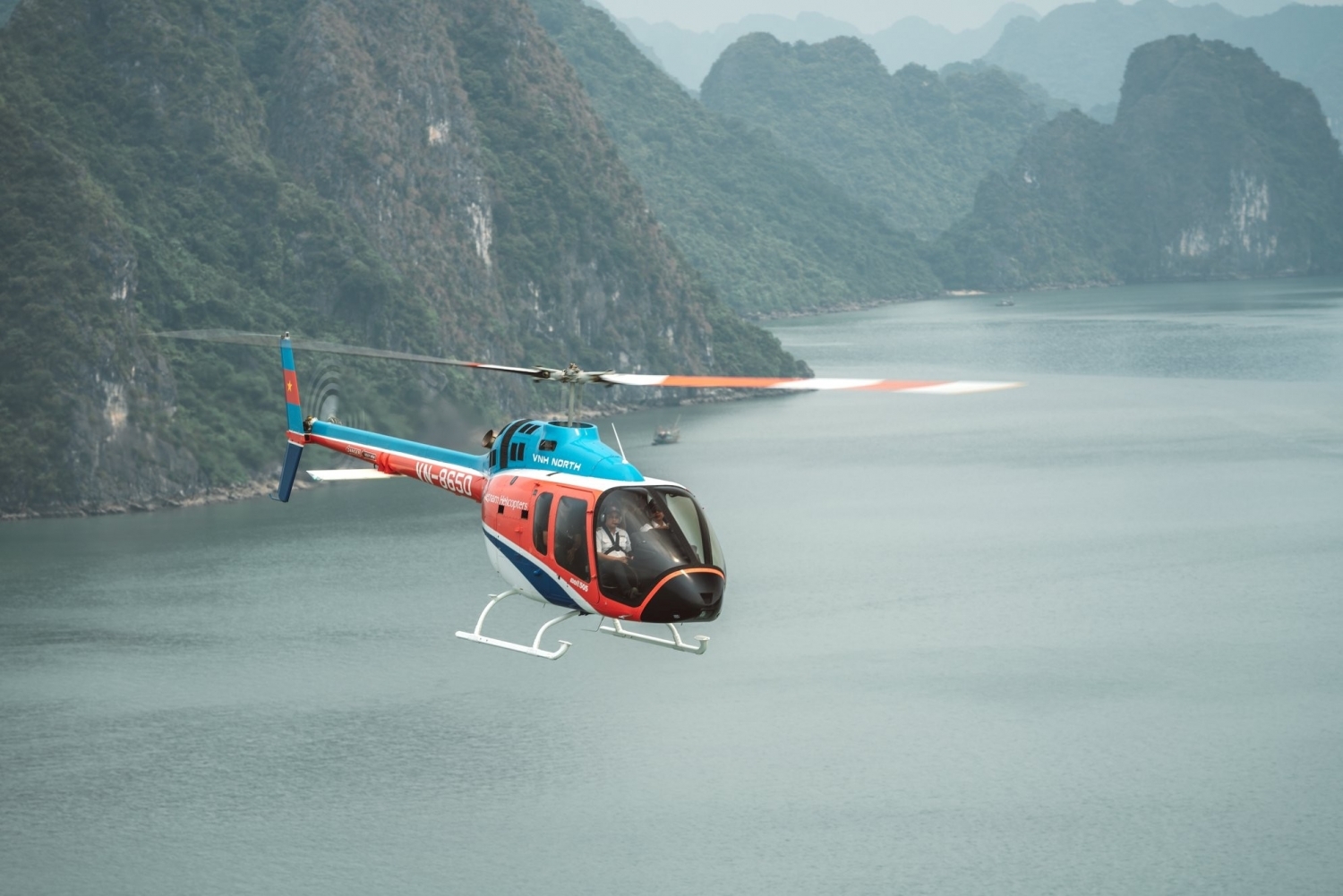 Take a look at the places that have an interesting sightseeing helicopter tour