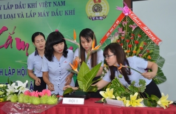 Ban nữ công PVC-MS tổ chức hội thi cắm hoa nghệ thuật